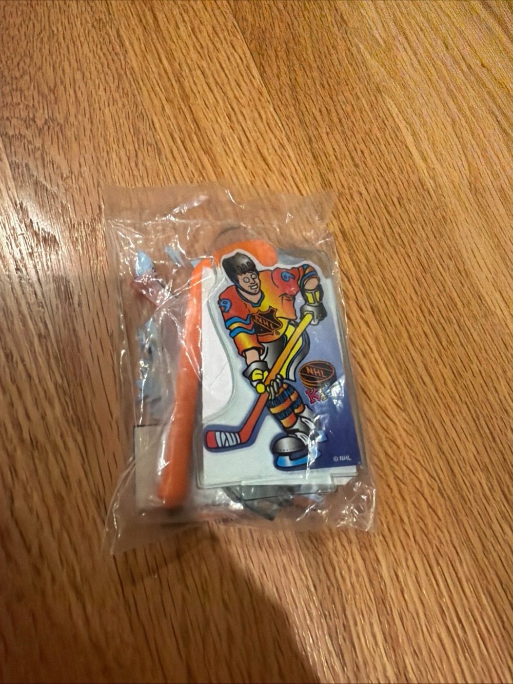 1990s Wendys NHL kids collectible toy set sealed hockey-themed keychain & a pen